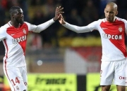 爱游戏APP-曼城险胜AC米兰，梅西惊艳四座