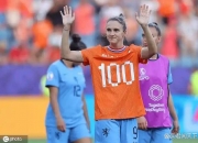 AYX体育赛事-足球舞台上的终极对决，冠军之路漫长漫长！