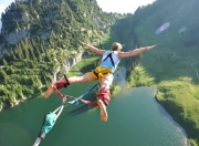 爱游戏官方入口-开拓者争冠战胜出太阳，锡安防守端锁死对手