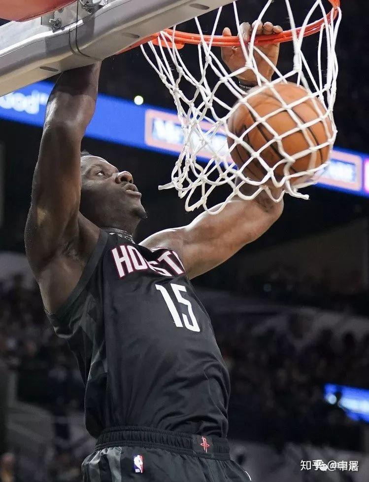 江苏队轻取马刺,高诗岩高光表现 江苏队轻取马刺,高诗岩高光表现