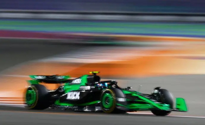 索伯车队碾压阿斯顿马丁,皮亚斯特里惊艳四座 索伯车队碾压阿斯顿马丁,皮亚斯特里惊艳四座