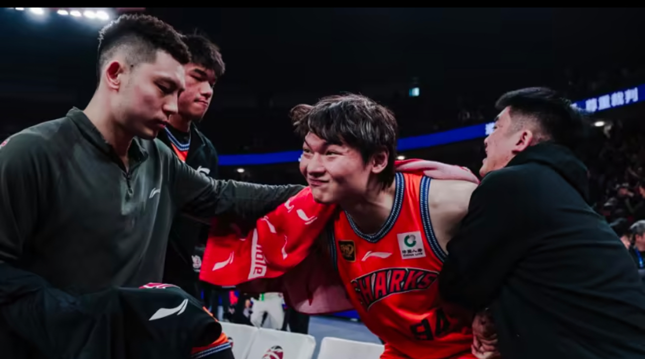 江苏队翻盘北京队，王哲林统治全场