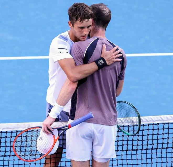 拉沃尔杯碾压澳网,穆雷带队取胜 拉沃尔杯碾压澳网,穆雷带队取胜