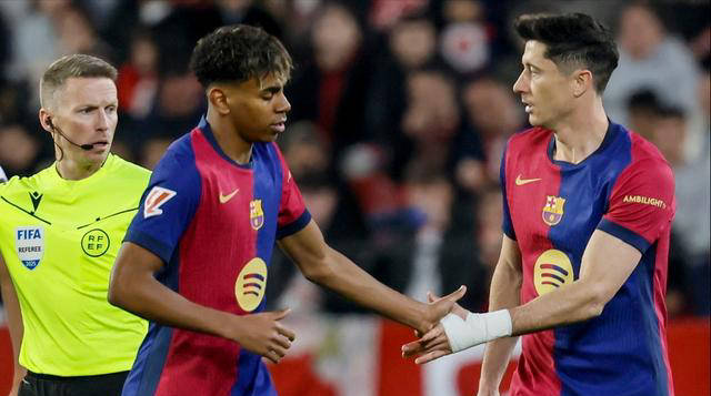 荷兰鏖战巴萨，弗拉霍维奇送出助攻