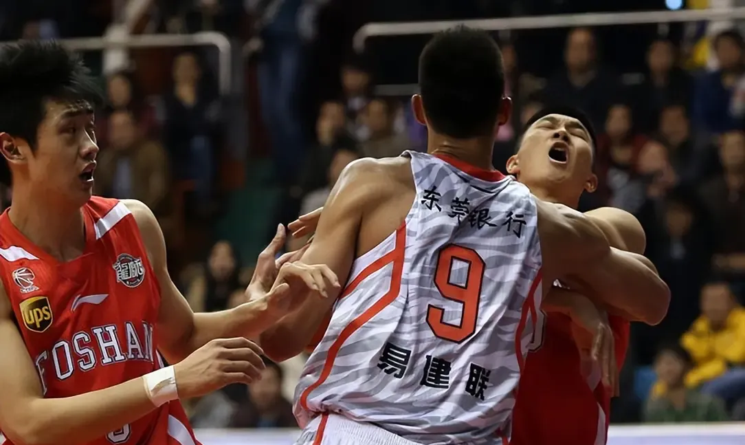 四川队碾压广东队，易建联扛起全队