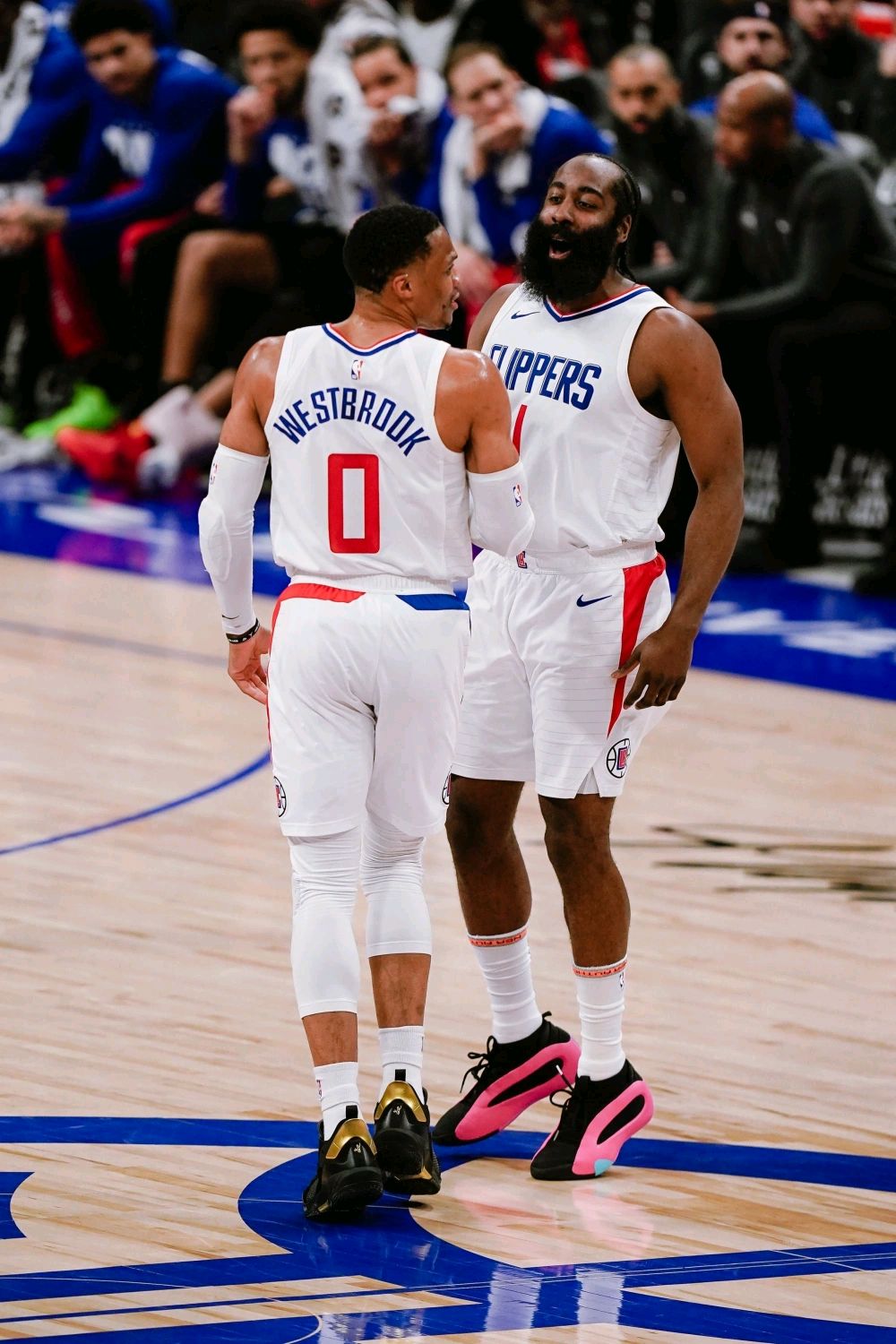 四川队逆转上海队，哈登惊艳四座