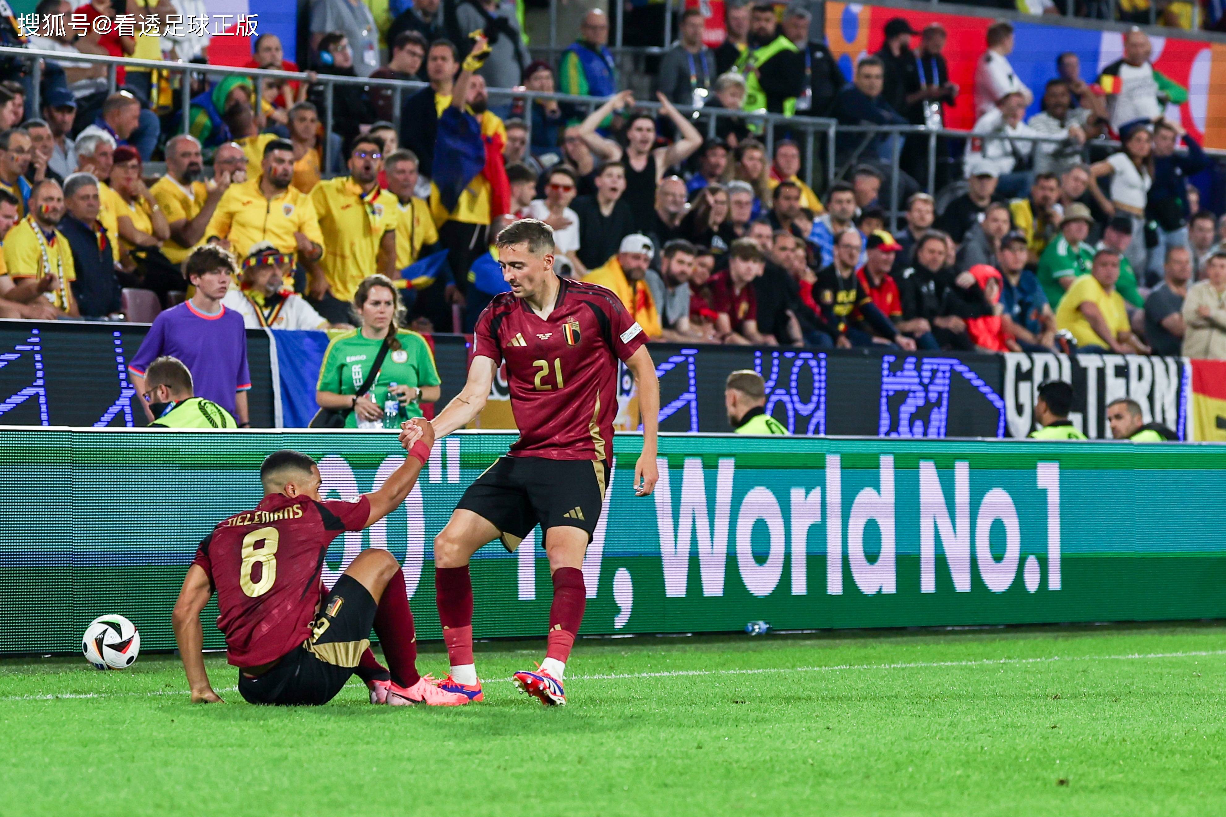 足球比赛全面展开，每个细节都决定着胜负