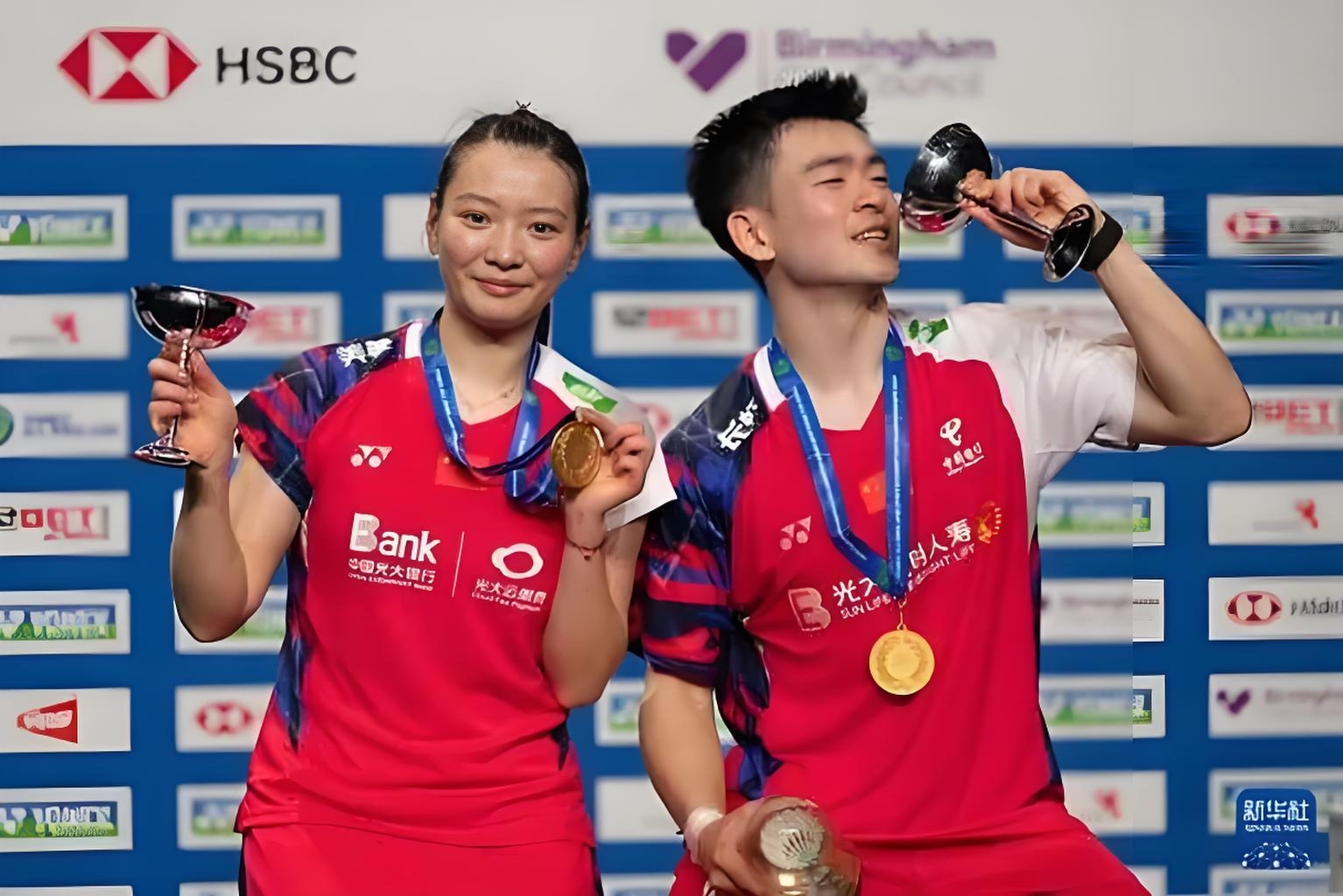 韩国羽毛球双打横扫对手，轻松跻身八强