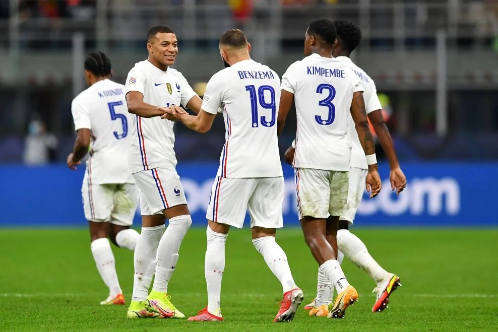 法国队逆转日本队，辛杜关键制胜