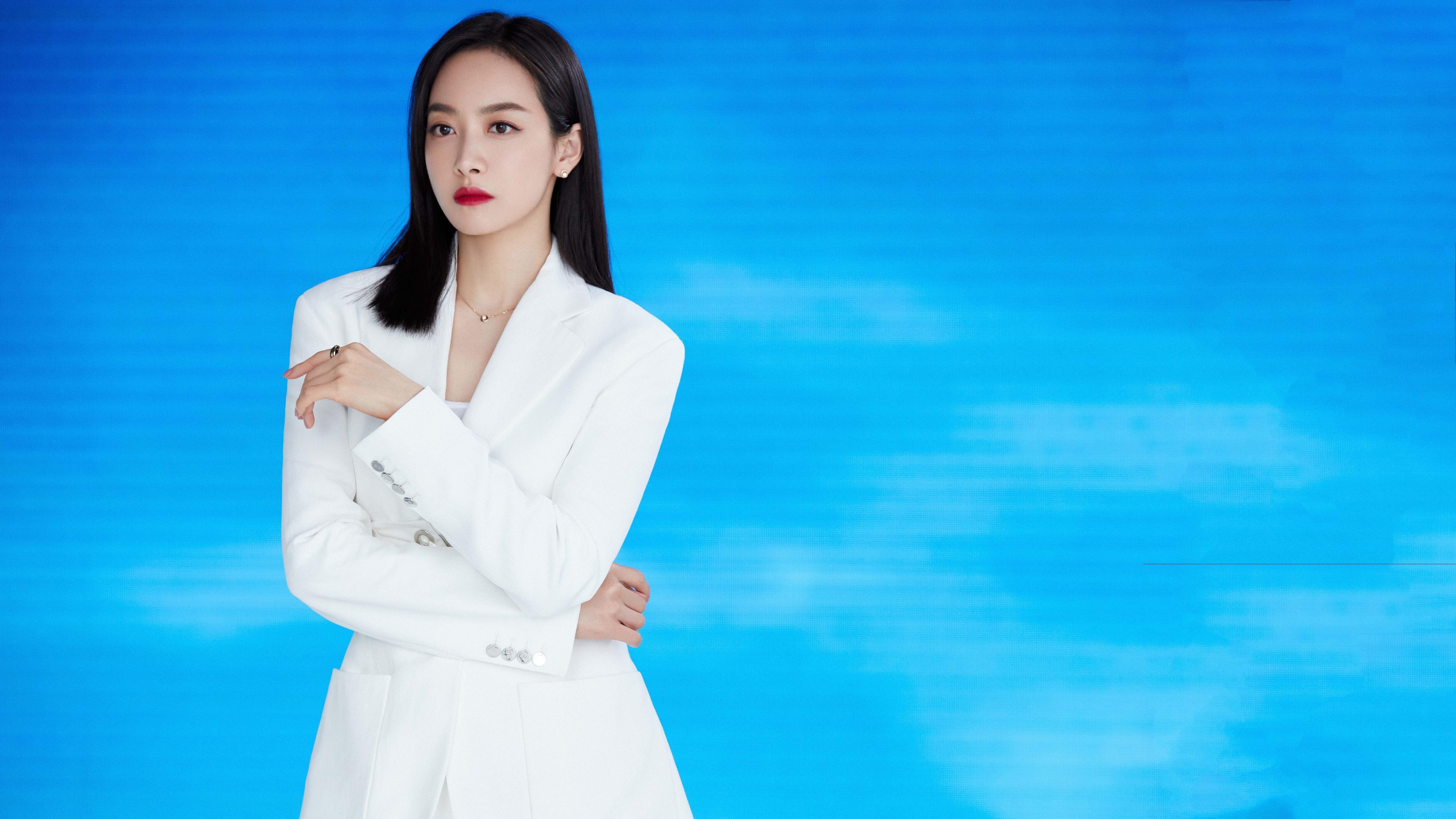 戈贝尔爆发，黄蜂全面压制深圳队，一场战术与意志的胜利