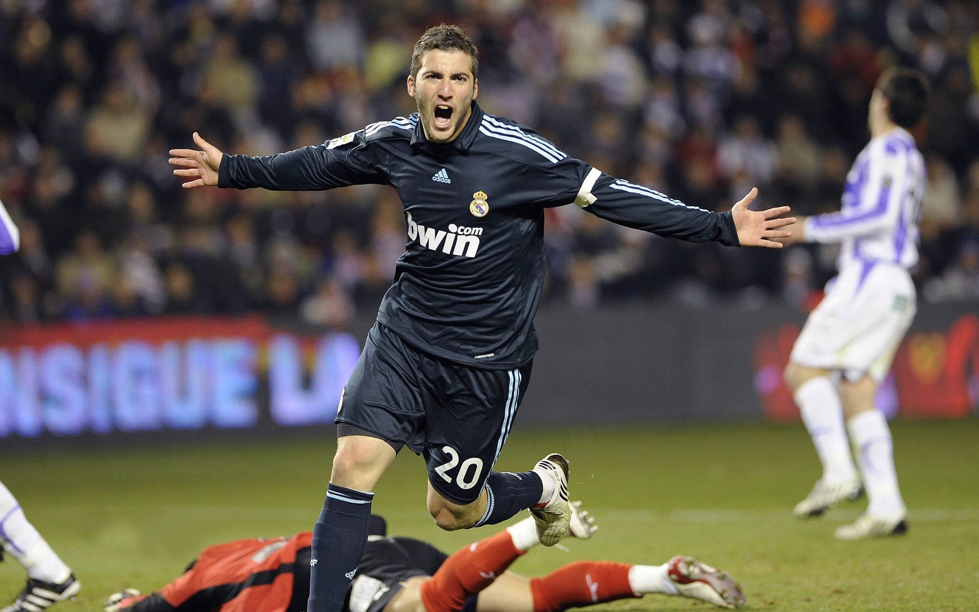 足球场上的西决生死战，洪都拉斯速胜中国背后的战术焦点