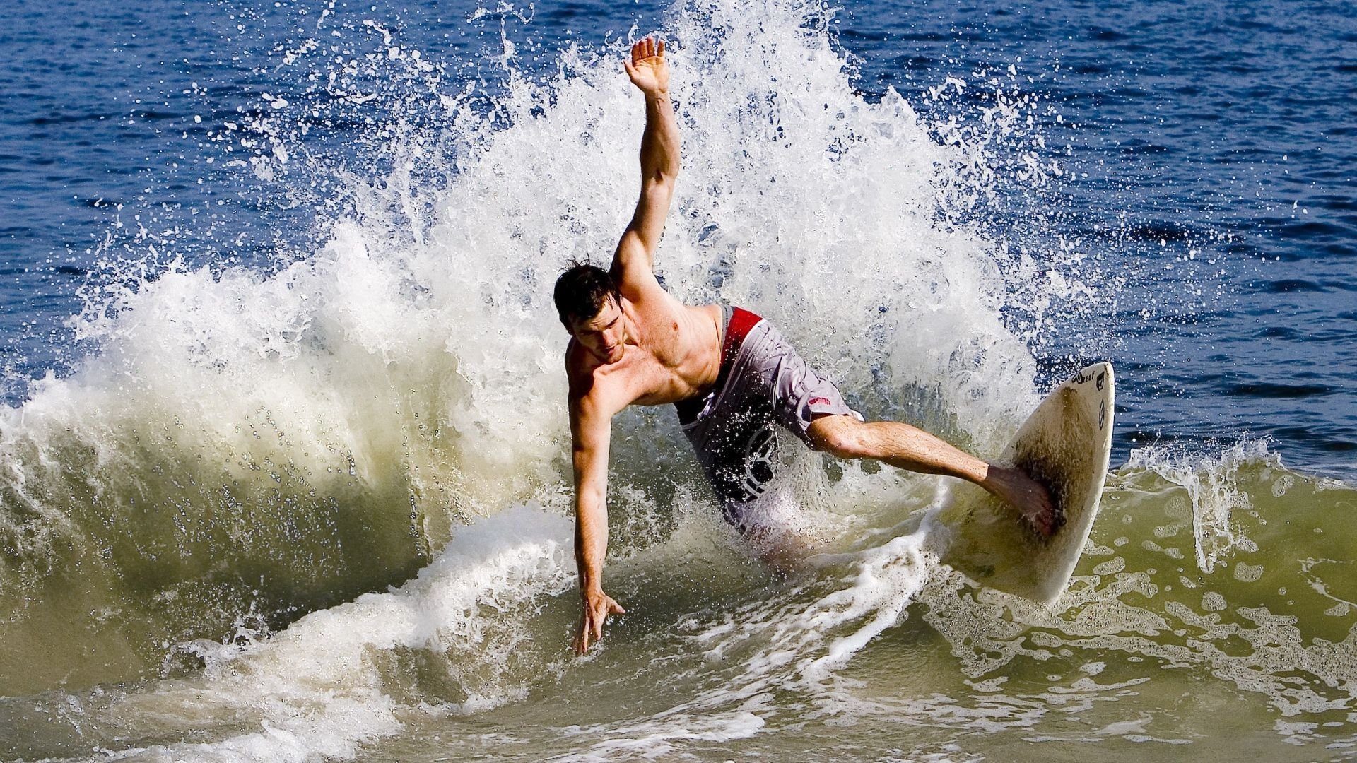 当英超争冠之夜遇见戈贝尔式大场面先生，跨越体育的终极对决哲学