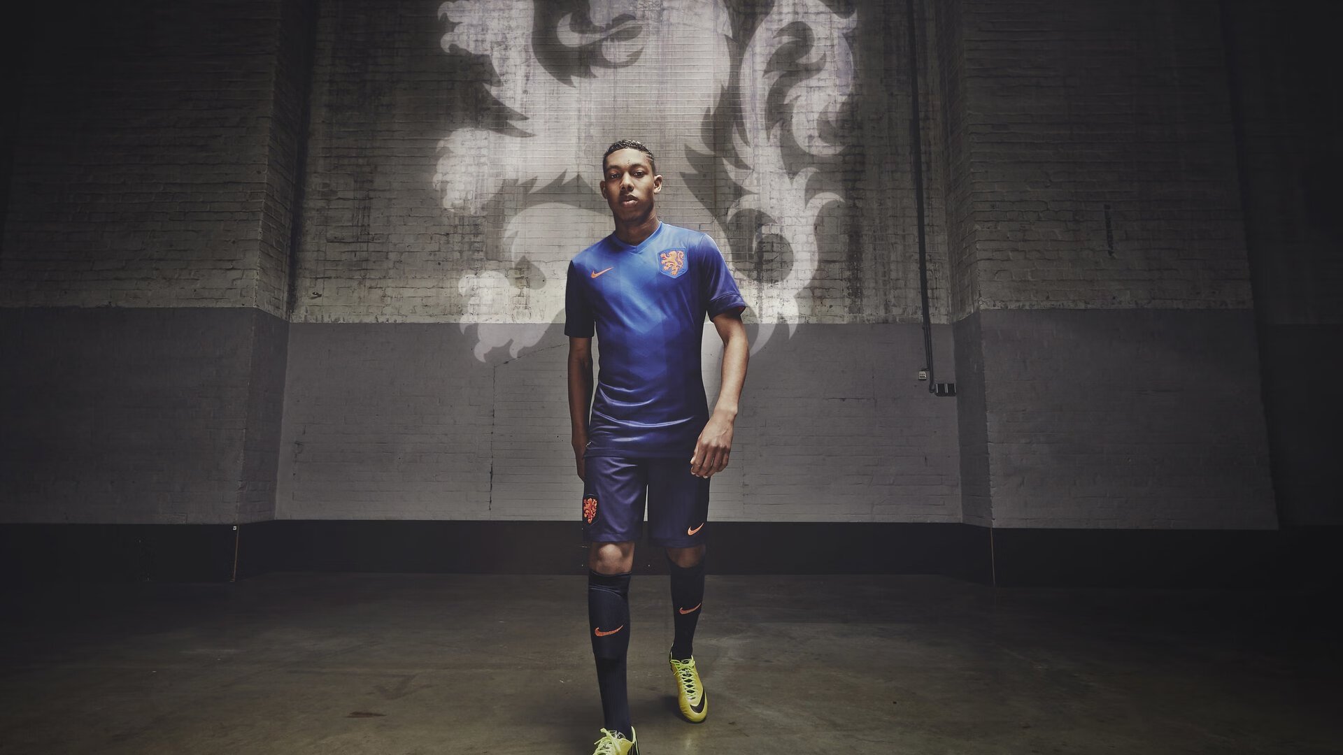 从红土到硬地,梅德韦杰夫的战术革命与ATP总决赛绝杀法网的启示